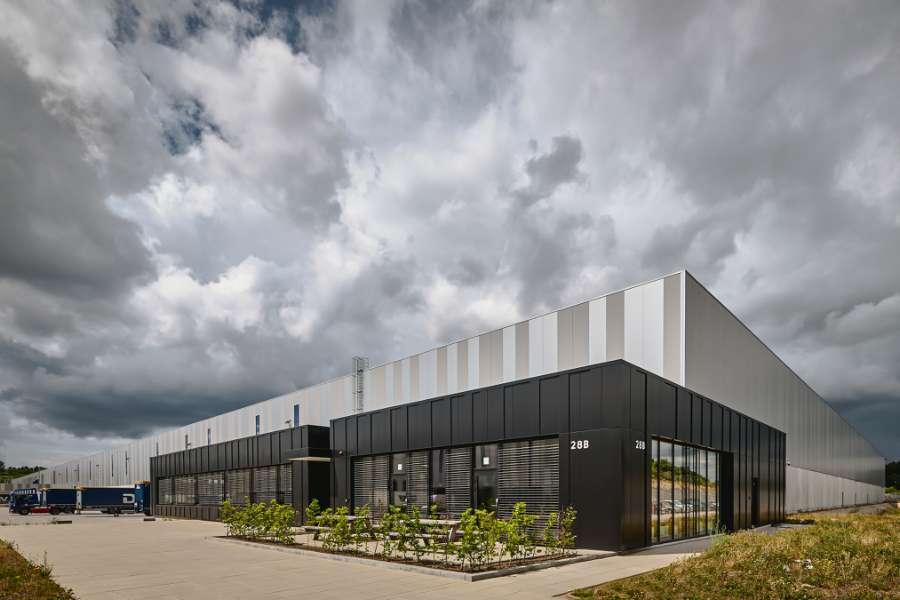 Environmentally friendly logistics building clad with façade cassettes, Hedelandsvej 28B, 2640 Hedehusene, Denmark